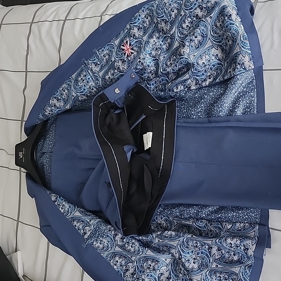 Two-piece suits - Picture 8 of 8